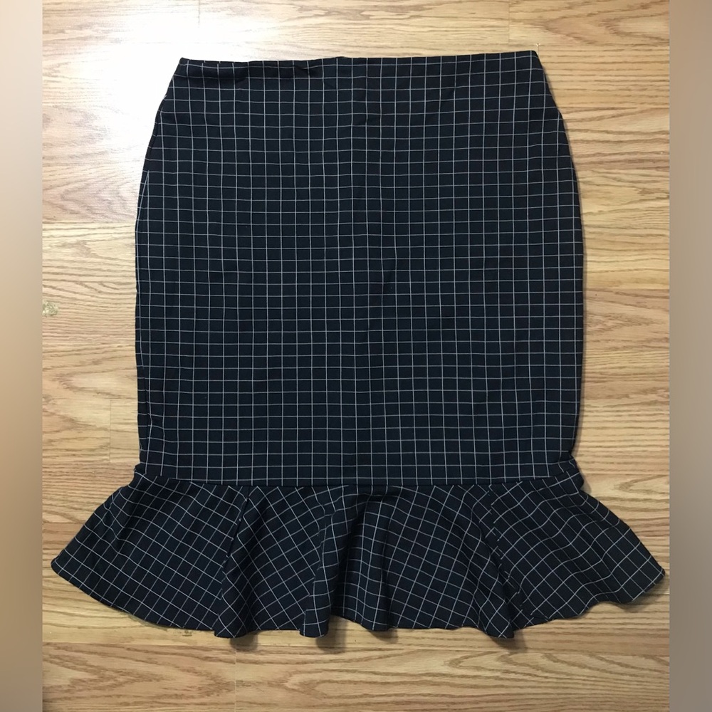Calvin Klein Black Check Pencil Skirt Women’s Size 10 Lined Rear Zip Ruffle Hem
